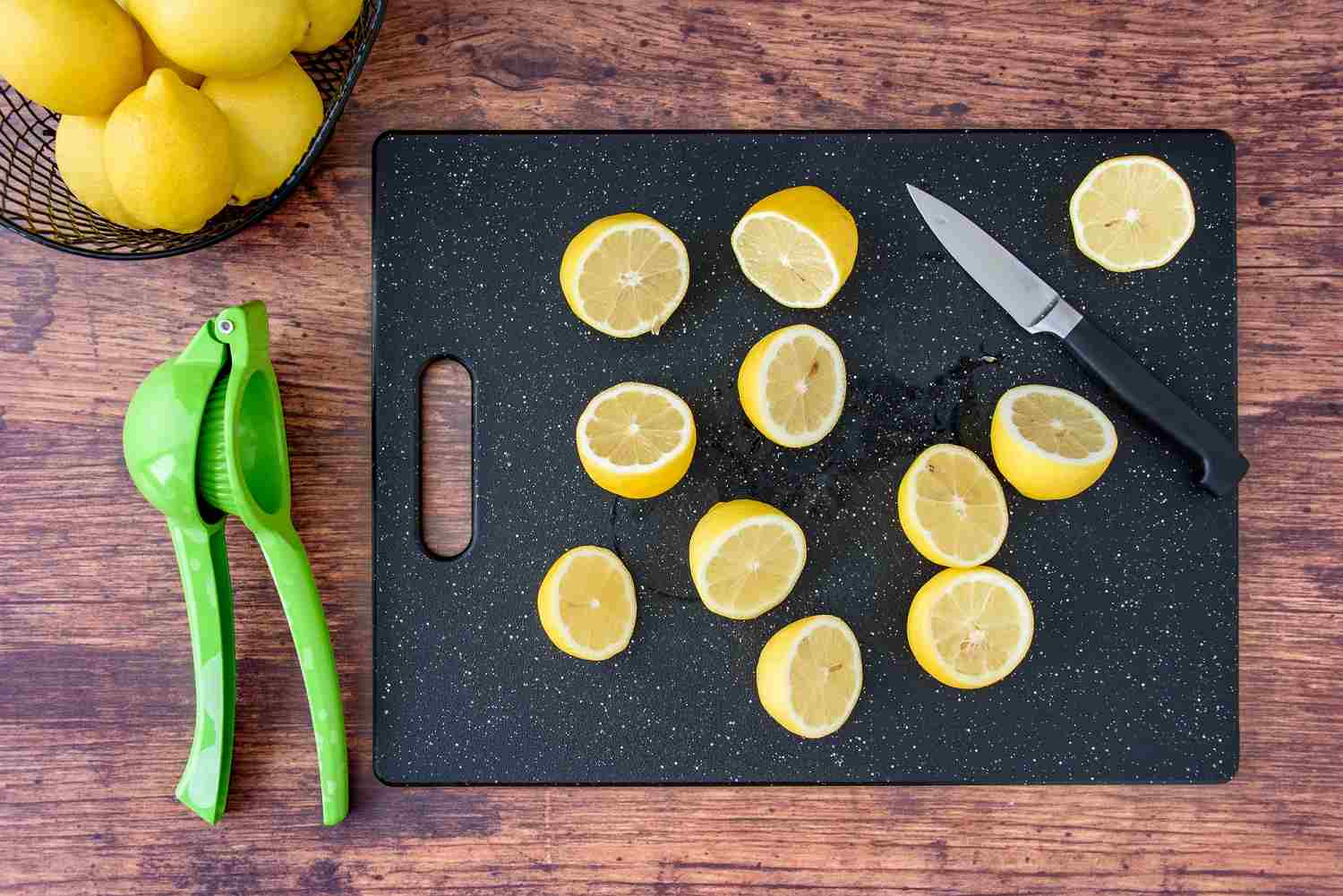 Blanchir une planche à découper en plastique