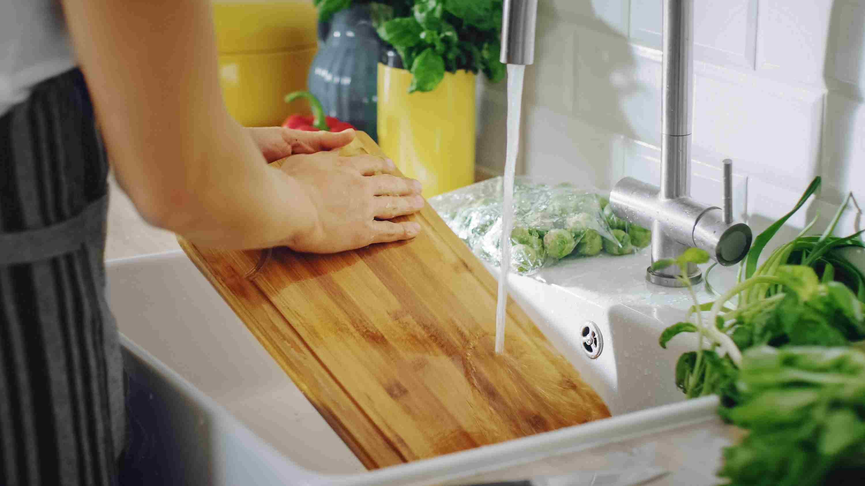 laver sa planche à découper bois