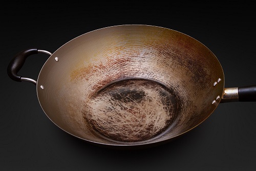 Nettoyer un wok rouillé