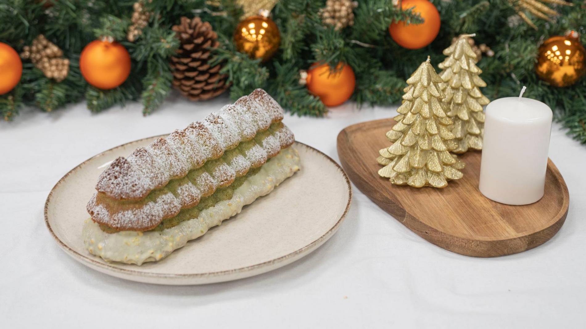 B&ucirc;che pistaches et cointreau