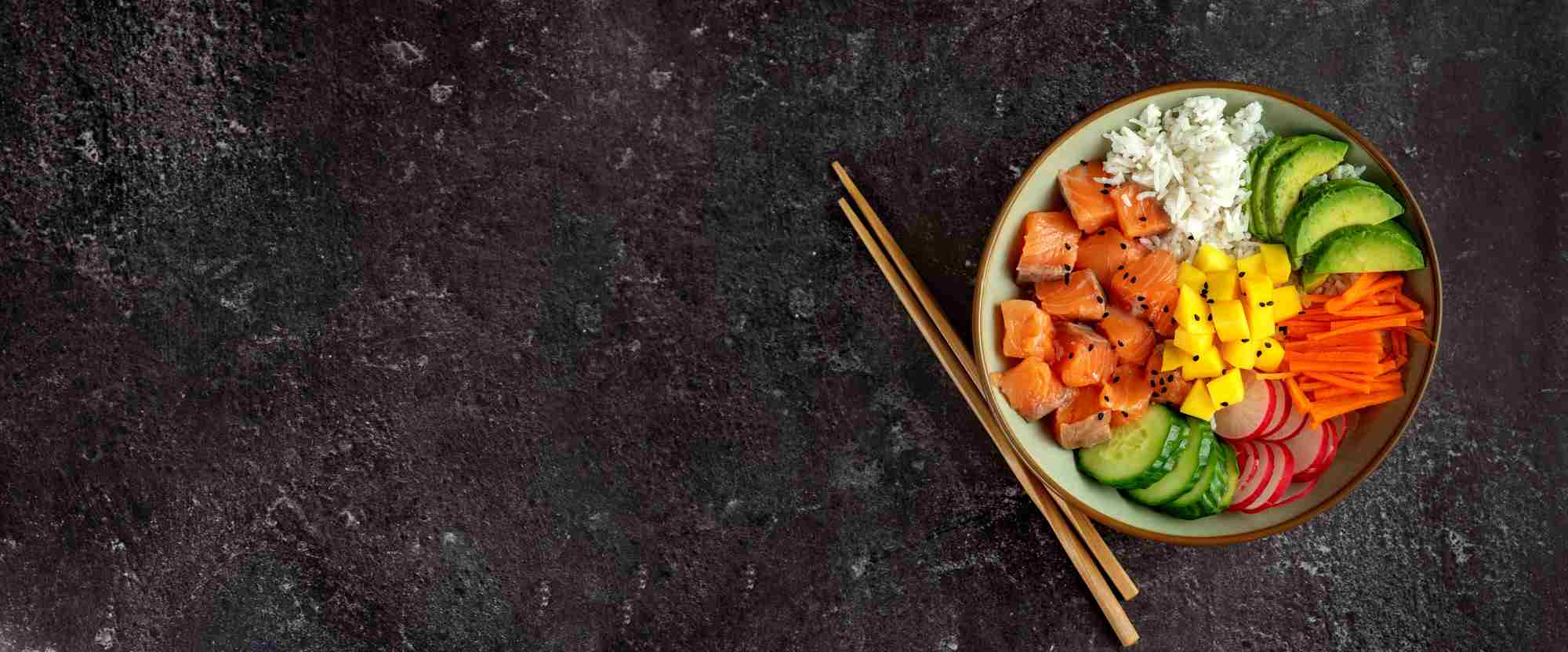 Poke bowl au saumon mariné